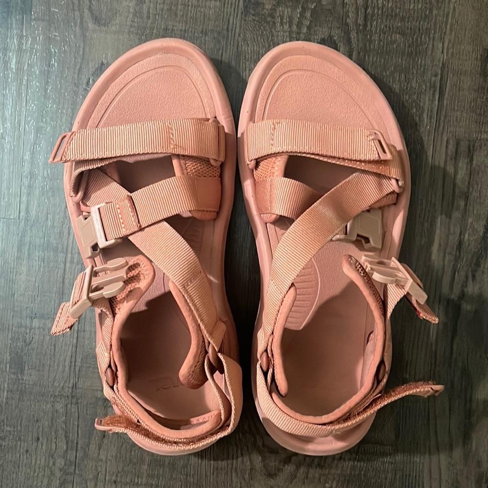 Teva Hurricane Verge Sandal USED - Women’s 8 - color: Aragon (dusty pink)